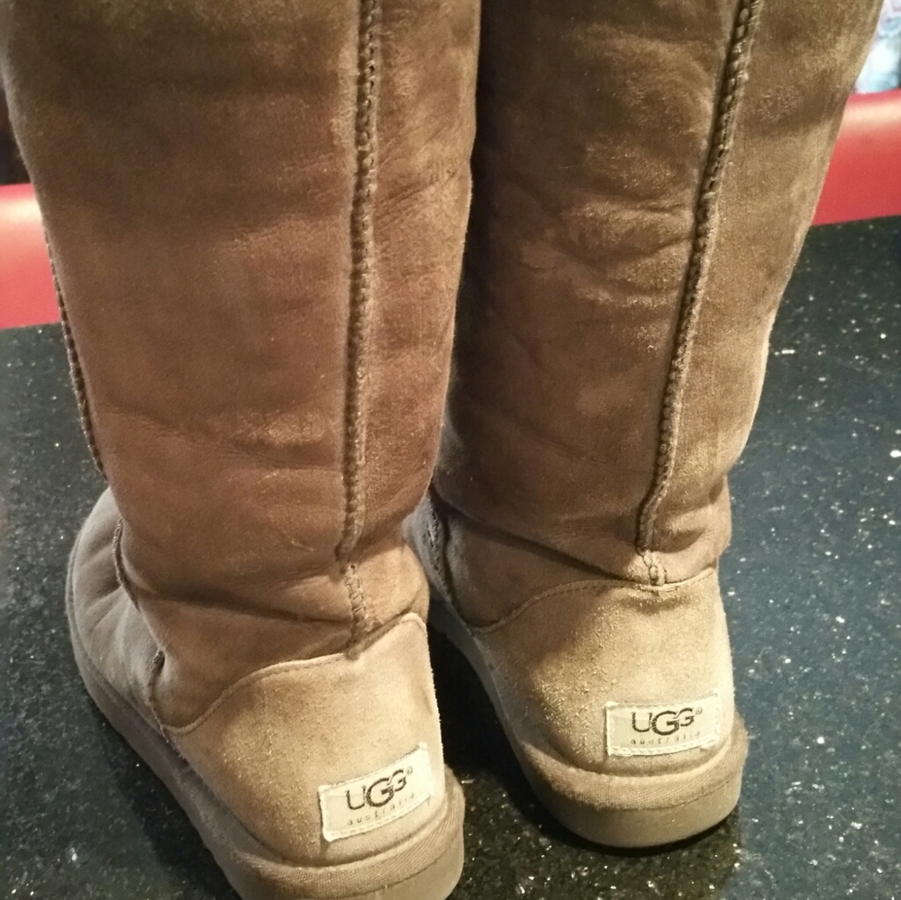 UGG Classic Tall Women's Boots. Size w7
